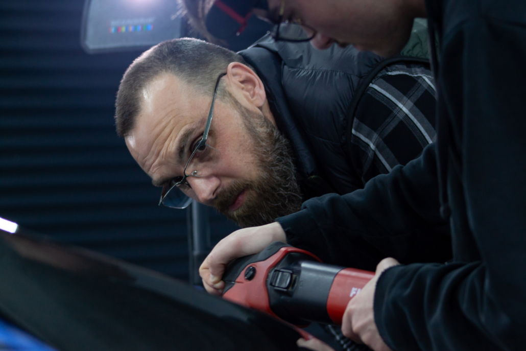 Formation au polissage automobile en Savoie chez Deep-Detailing, studio de protection automobile accrédité GYEON. Apprentissage des techniques de correction et de rénovation de la carrosserie.